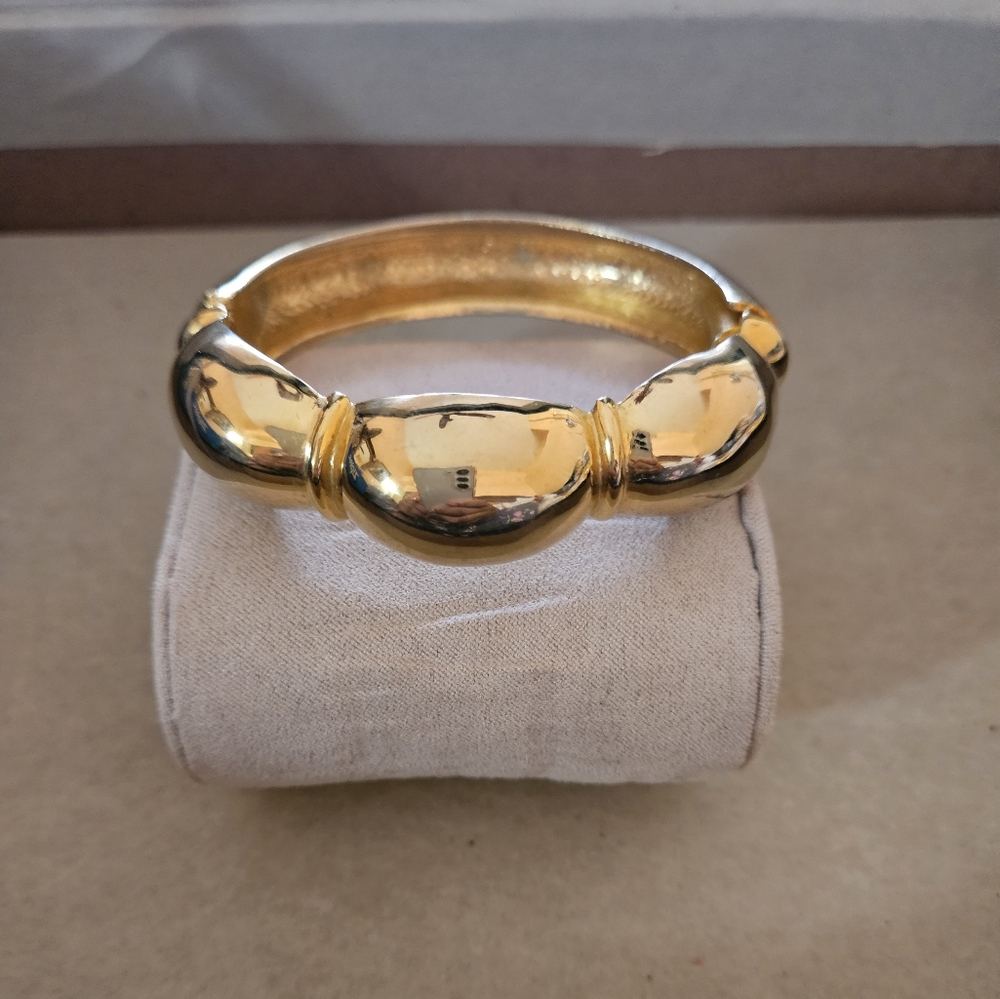 Bracelets - Picture 3 of 3